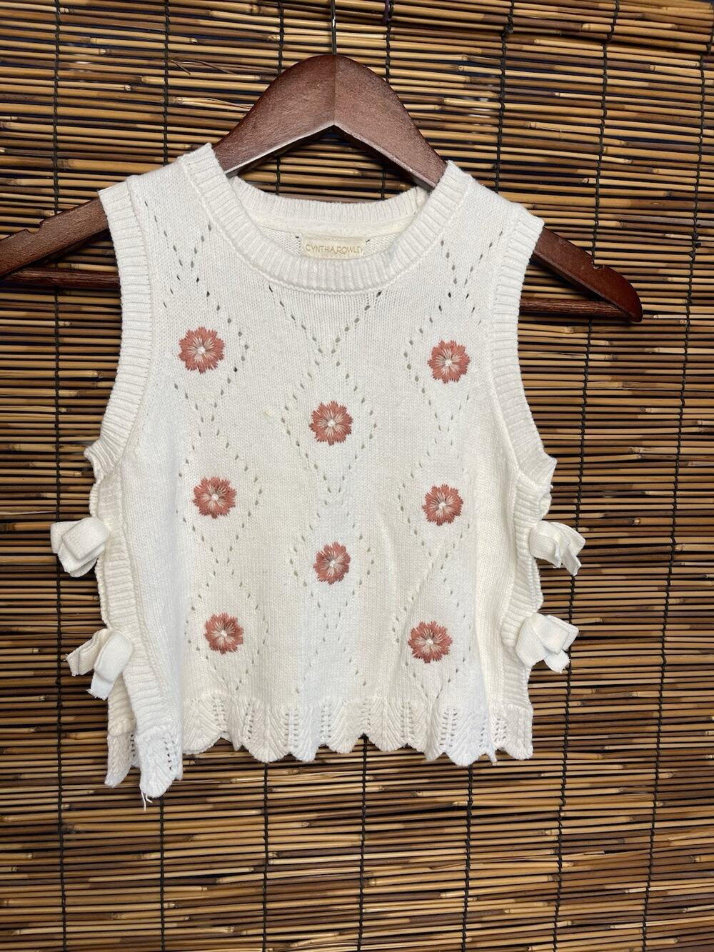 Cynthia Rowley Girls Size 5/6 Sweater Vest White Pink Embroidered Flower Side Bo